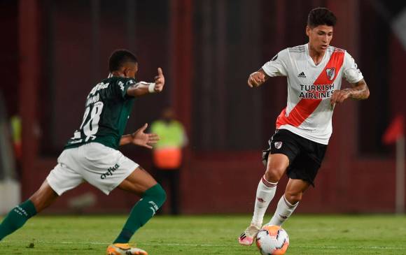 El colombiano Jorge Carrascal fue el que más inquietó a la defensa de Palmeiras mientras estuvo en campo, fue expulsado en el minuto 60. FOTO TOMADA DE @RIVERPLATE
