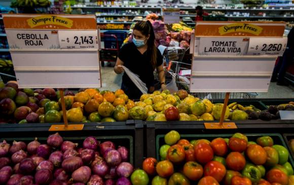 Los alimentos consumidos en el hogar contribuyeron con 18 puntos básicos a la inflación mensual de agosto. FOTO Julio César Herrera.