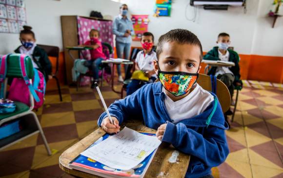 El retorno a las aulas es un hecho en Colombia para más de 7 millones de estudiantes de 15 mil colegios. FOTO CAMILO SUÁREZ