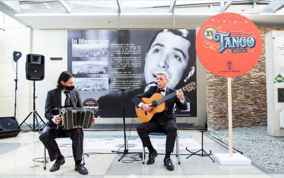 La imagen de Carlos Gardel presente en el lanzamiento del XV Festival Internacional de Tango 2021. FOTO cortesía sec. de cultura