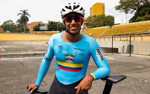 Kevin Quintero, quien encabeza este grupo, pedalea en el velódromo Cochise Rodríguez de cara a su estreno olímpico FOTO JAIME PÉREZ