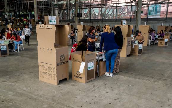 La propuesta de reforma constitucional plantea que el cambio electoral se realice solo el próximo año para ahorrar recursos que se inviertan en la reactivación económica. FOTO Esteban Vanegas