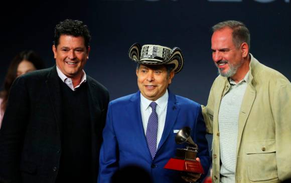 Carlos Vives, Egidio Cuadrado y Luis Balaguer en la gala. Foto Getty