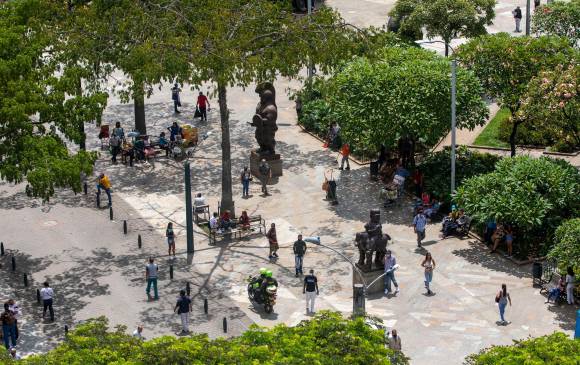 La Policía patrulla el Centro mientras las investigaciones avanzan para dar con los responsables de los robos en gavilla. FOTO edwin bustamante