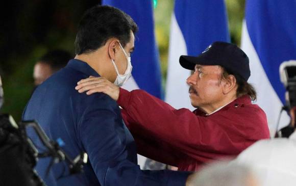 Nicolás Maduro y Daniel Ortega durante la quinta investidura presidencial del sandinista en Nicaragua. FOTO: Twitter @NicolasMaduro