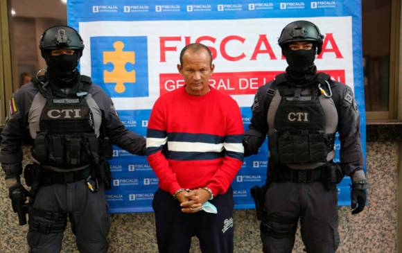 Así fue presentado Óscar Moreno por las autoridades, después de su captura en Medellín. FOTO: CORTESÍA DE LA FISCALÍA.