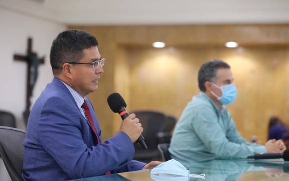 El rector Arboleda Céspedes (Izquierda) planteó que buscará ampliar el presupuesto de la universidad. FOTO Edwin Bustamante