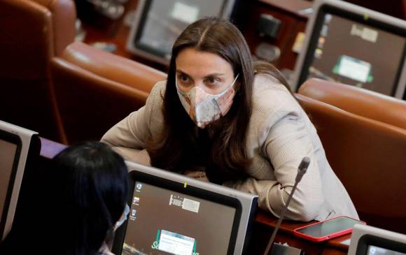 El debate contra Karen Abudinen se extendió por cerca de siete horas. FOTO EFE