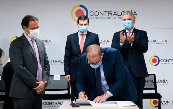 Duque acompañó la firma del acuerdo de transacción entre EPM y Mapfre. FOTO: CORTESÍA