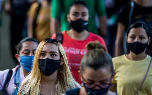 Ómicron sería más contagiosa que delta. Sin embargo, aún faltan estudios para asegurarlo con firmeza. FOTO JULIO CÉSAR HERRERA.