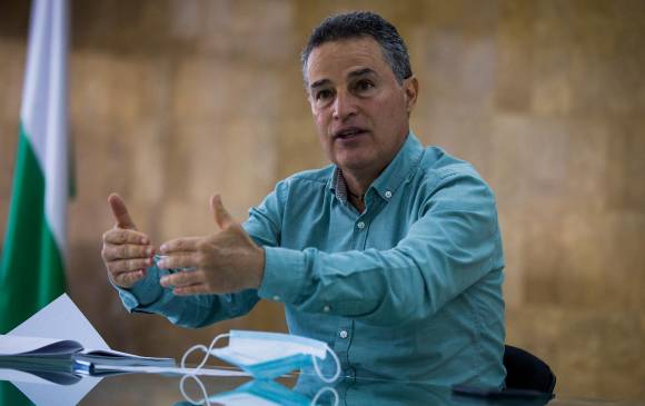 De los 20 meses que han transcurrido desde el inicio de su mandato (enero de 2020), Aníbal Gaviria ha estado 10 al frente de la Gobernación. FOTO: JULIO CÉSAR HERRERA