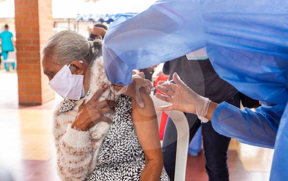 El país logró cifra de tres millones de vacunados contra el coronavirus y ha mejorado el ritmo del proceso en el país. FOTO CARLOS ALBERTO VELÁSQUEZ 