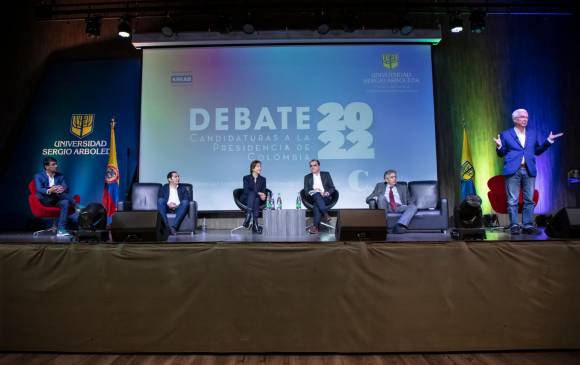 Los precandidatos de las tres coaliciones, Pacto Histórico, Equipo por Colombia y Centro Esperanza, así como los independientes, se enfrentaron para responder preguntas de los jóvenes FOTO U. sergio arboleda