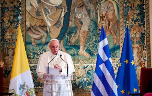 El Papa Francisco en su visita a Grecia este fin de semana. FOTO Efe