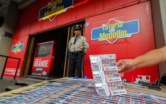 Beneficencia de Antioquia y venta de la lotería de Medellín. Foto: Manuel Saldarriaga Quintero.