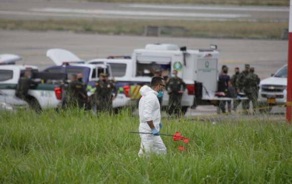 En el área del Aeropuerto Camilo Daza activaron dos explosivos. En la primera explosión falleció quien manipulaba el artefacto, mientras que en la segunda murieron dos policías. Foto Colprensa