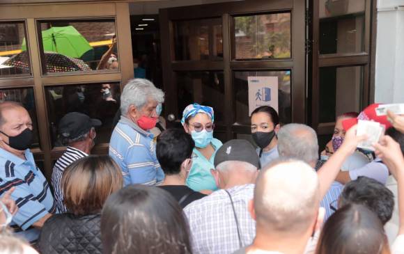 Reportan aglomeraciones por vacunas covid en San Javier