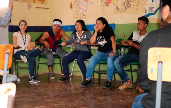 Los jóvenes del resguardo indígena Cristianía, en Jardín, Antioquia, participaron en varios talleres formativos para comprender hacia dónde iba la investigación de la plataforma. FOTO cortesía