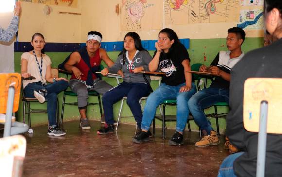 Los jóvenes del resguardo indígena Cristianía, en Jardín, Antioquia, participaron en varios talleres formativos para comprender hacia dónde iba la investigación de la plataforma. FOTO cortesía