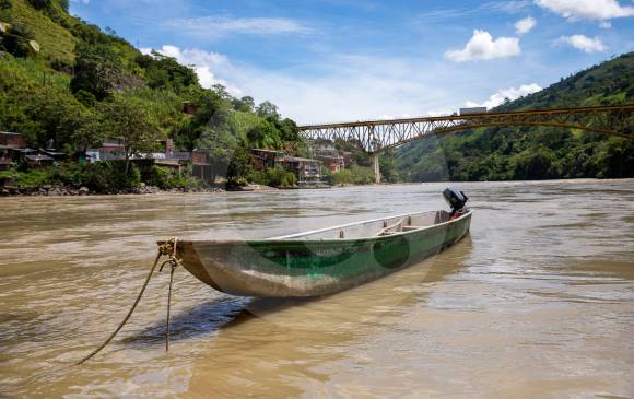 El río Cauca pasa por Puerto Valdivia a 200 metros sobre el nivel del mar. Foto: Carlos Velásquez. 