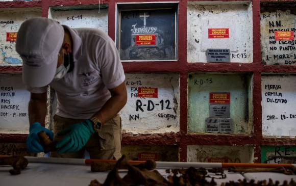 El cementerio Puerto Berrío ha venido siendo foco de búsqueda de personas desaparecidas por el conflicto armado en Colombia. FOTO JULIO CÉSAR HERRERA