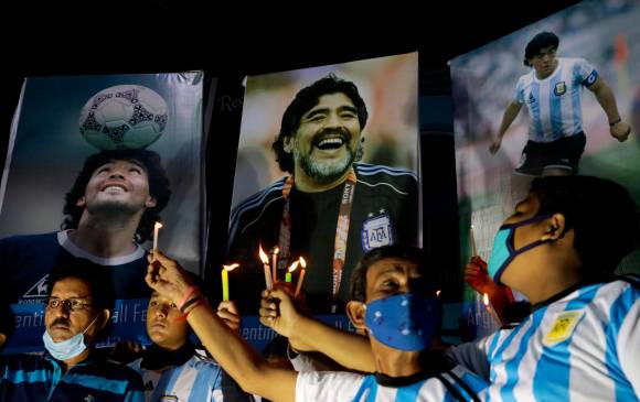 La psiquiatra Agustina Cosachov y el médico Leopoldo Duque son investigados por la muerte de Diego Maradona. FOTO EFE