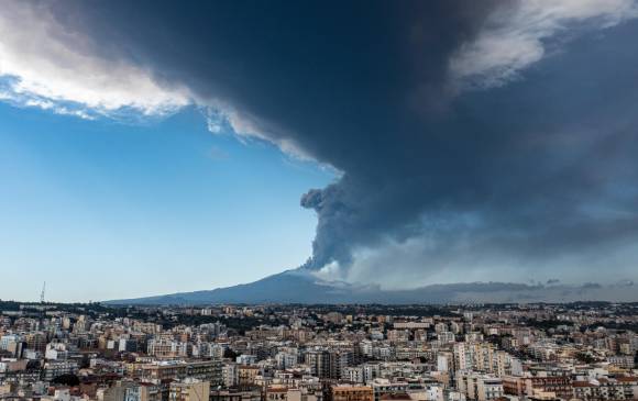 Por ahora la actividad del volcán Etna no ha dejado daños ni víctimas mortales. FOTO GETTY