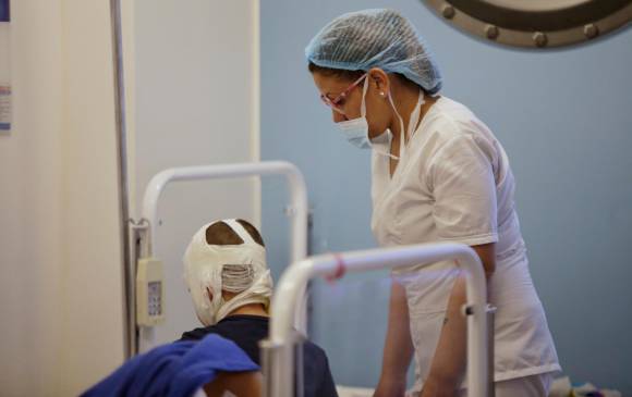 Según el Instituto Nacional de Salud y el Ministerio de Salud, la quemadura es el tipo de lesión más común, mientras que el tote es el artefacto que genera mayor número de casos. FOTO COLPRENSA