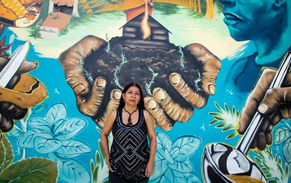 8 de las 20 personas de la Mesa de Víctimas de Medellín son mujeres afectadas por el delito de desplazamiento forzado intraurbano. Una de ellas es Luz Elena Galeano. FOTO Jaime Pérez