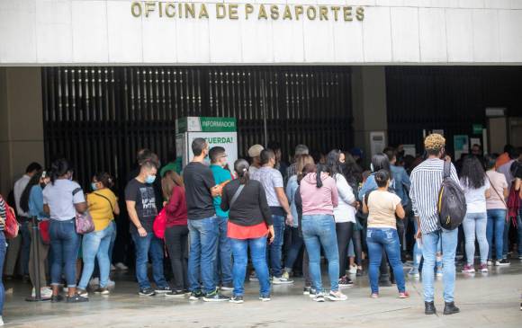 La Oficina de Pasaportes de la Gobernación de Antioquia ha tramitado entre enero y agosto de este año 66.911 pasaportes, espera llegar a los 100.000 antes de finalizar 2021. FOTO Edwin Bustamante.