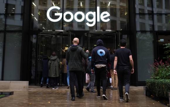 Desde septiembre los empleados de Google que quieran trabajar por más de 14 días consecutivos desde casa deberán realizar una solicitud formal a la compañía y, en cualquier caso, garantizar que estarán cerca si su presencia es requerida. FOTO Getty