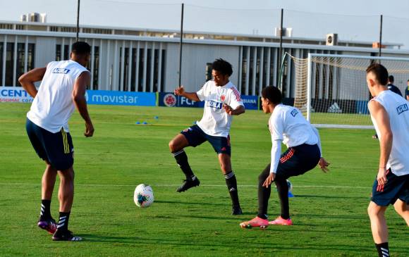 Imágenes de los entrenamientos previos de la Selección Colombia esta semana antes de encarar el duelo frente a Perú en Lima. En los videos compartidos por la Federación se vio intensidad. FOTO FCF 