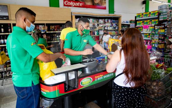 Como parte de la reactivación de la economía, desde la alcaldía de Medellín se buscan fórmulas para crear empleo para los jóvenes con apoyos privados y públicos. FOTO JAIME PEREZ