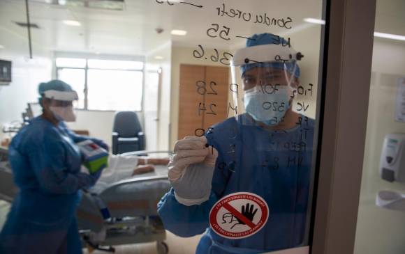 En los hospitales del departamento la alerta roja incrementó la ocupación por pacientes con otras enfermedades crónicas. FOTO Esteban Vanegas