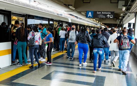 Según las cifras del Metro, el pasado 30 de noviembre al menos 23.000 usuarios viajaron gratis por el sistema. FOTO JAIME PÉREZ