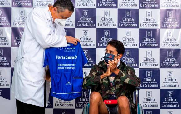 Egan Bernal tuvo la fortuna de ser remitido a una clínica especializada, en la que ha recibido la mejor atención. El corredor expresó gratitud y admiración por la calidad de los médicos. FOTO Cortesía