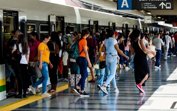 Los días con toque de queda el metro de Medellín solo prestará servicio a quienes hagan parte de las excepciones. FOTO JAIME PÉREZ