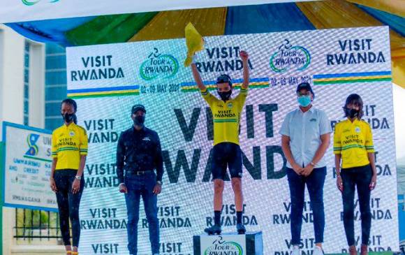 Brayan Sánchez suma tres triunfos esta temporada, dos en Vuelta a Colombia y otro en el Tour de Ruanda. Desde el 2015 compite en equipos profesionales de ciclismo. FOTO twitter tour de ruanda