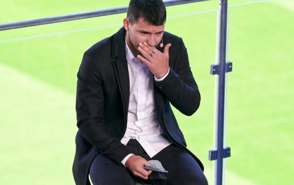 Sergio Agüero no pudo contener las lágrimas. Tuvo que respirar varias veces para anunciar retiro del fútbol profesional. FOTO Getty 
