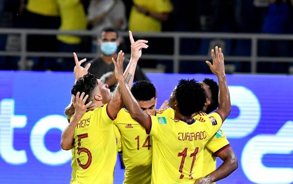 El festejo tricolor tras una de las anotaciones a la selección chilena. Colombia se mostró unida. FOTO Getty