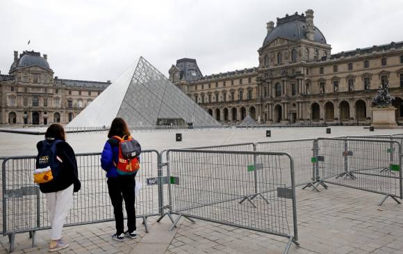 Museo Louvre de París perdió un total del 72 % de los visitantes frente a 2019. Pasó de 9,6 millones a 2,7 millones de visitas en 2020. FOTO Getty