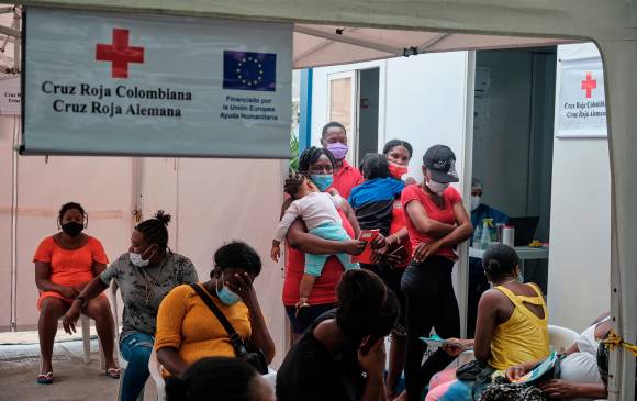 Los niños se han llevado la peor parte de la crisis migratoria en Necoclí. La falta de agua potable y la exposición a la intemperie les ha generado problemas gastrointestinales. FOTO cortesía