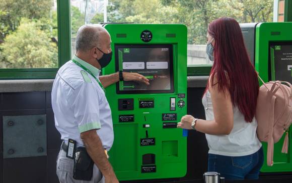 Mientras el Metro argumenta que las máquinas de recarga automática son una alternativa, Montoya señala que su uso también representa problemas para el usuario - FOTO CARLOS VELÁSQUEZ