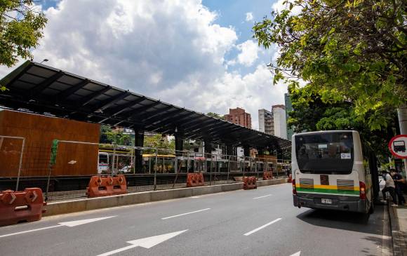 Obras del Metroplús en la avenida Oriental. FOTO EDWIN BUSTAMANTE