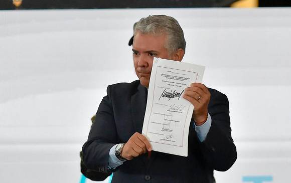 Este martes también se firmó el Estatuto Disciplinario de la Policía y la profecionalización de los patrulleros. FOTO COLPRENSA