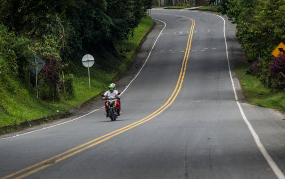 Este importante eje vial de Colombia, permanece cerrado, afectando la movilidad y el comercio de la zona. FOTO: JULIO CÉSAR HERRERA
