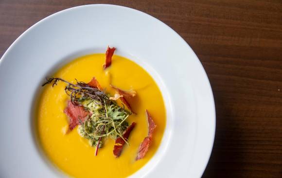Recuperar el valor no solo gastronómico, sino cultural y ancestral, es una de las apuestas de la llamada Cocina del alma. Esta es una preparación del chef Óscar Gónima del restaurante El Almacén, en el hotel Hotel Novotel Medellín. Foto Carlos Alberto Velásquez