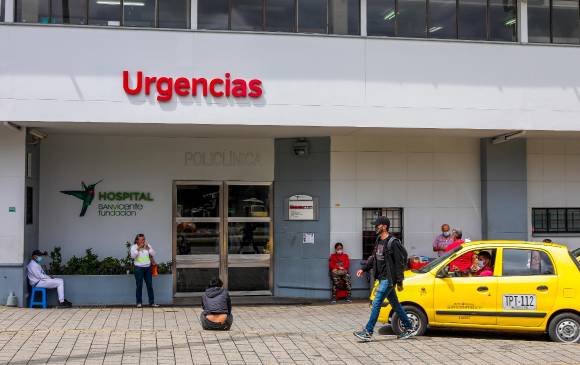 A urgencias de la Policlínica fue llevado el joven Juan David Marín, herido con arma blanca en el barrio Popular, pero no fue posible salvarlo. FOTO: CARLOS VELÁSQUEZ.