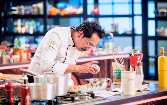 Frank Martínez, el “Flaco”, sobresalió por sus preparaciones de huevos, tanto fritos como pochados. FOTO Cortesía Canal RCN. 