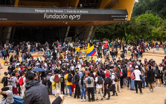 El Parque de los Deseos ha sido epicentro de las protestas en Medellín. FOTO CARLOS ALBERTO VELÁSQUEZ